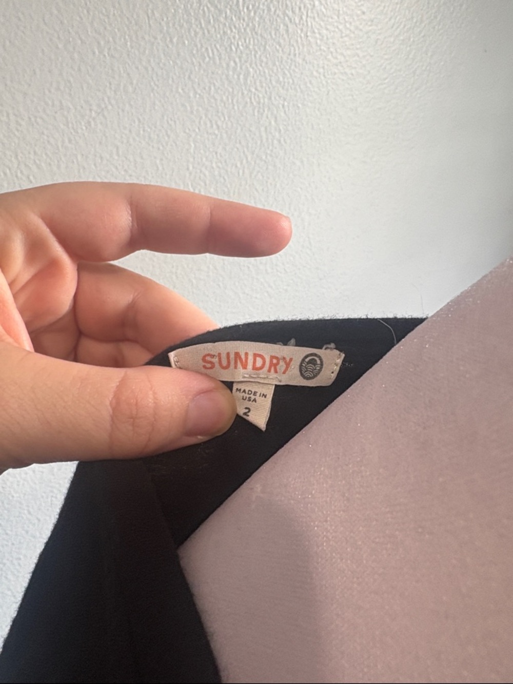 [SUNDRY] Black Tee with Rainbow Heart Graphic - Size Medium - Picture 2 of 3